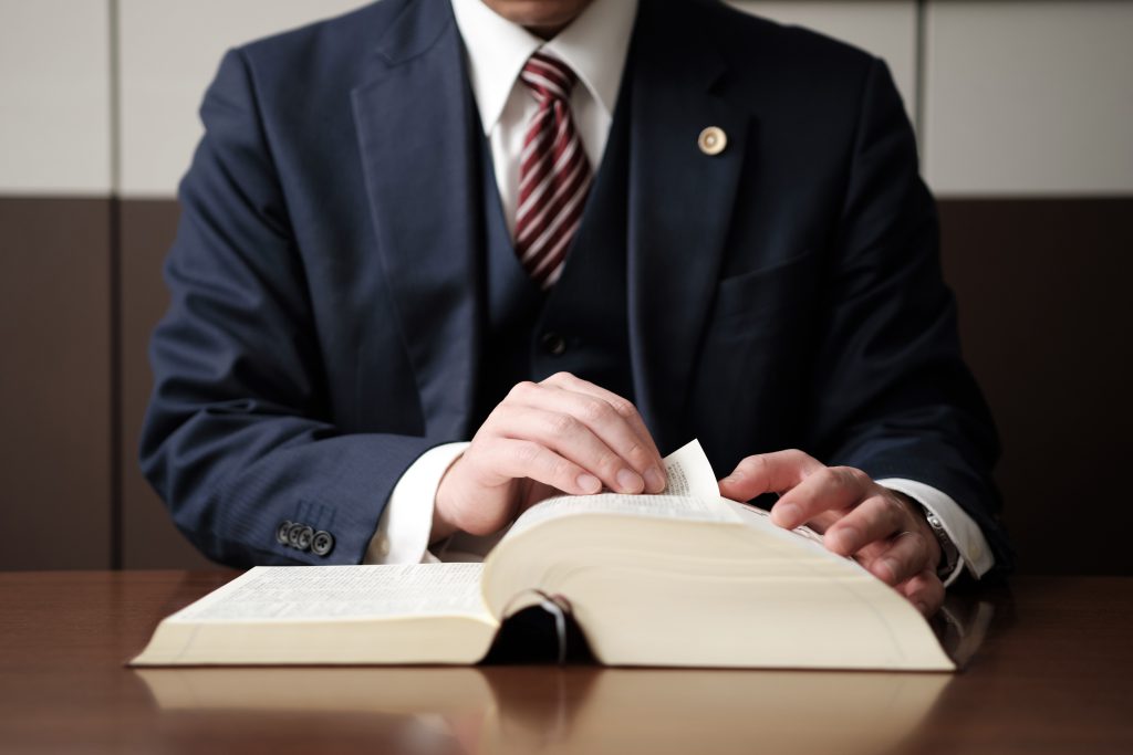 高額な料金設定の弁護士に退職代行を依頼すべき？